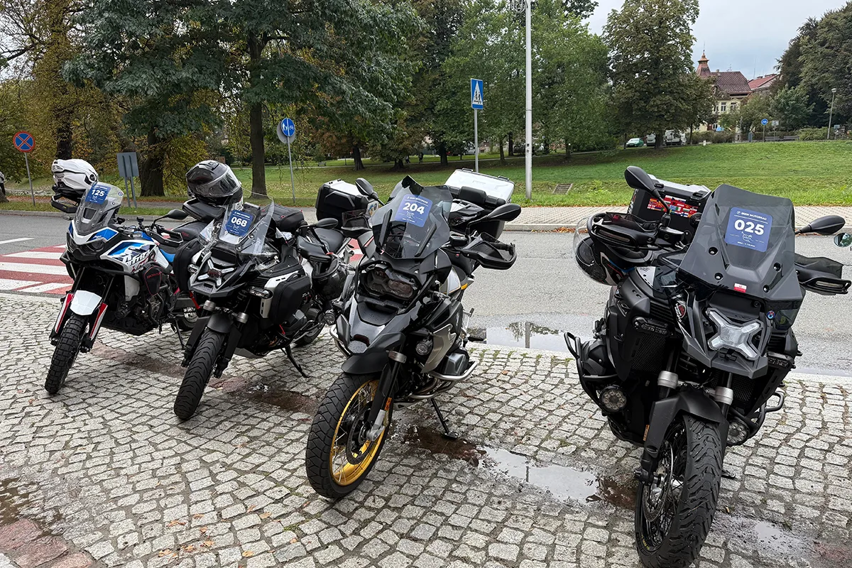 Motocyklista na trasie w Bułgarii – bezpieczny transport motocykla do gór i nad Morze Czarne