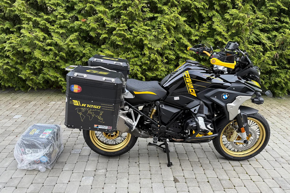 przykładowe zabezpieczenie bagażu do transportu motocykla