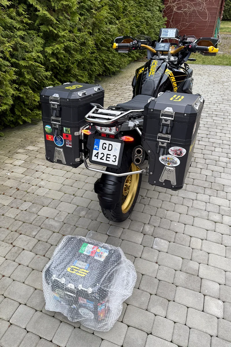 przykładowe zabezpieczenie bagażu do transportu motocykla